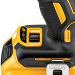 parafusadeira-e-furadeira-1-2-pol-dewalt-dcd796d2-br-a-bateria-20v-04