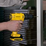 furadeira-de-impacto-e-parafusadeira-3-8-stanley-sch121s2k-br-12v-05