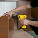 furadeira-de-impacto-e-parafusadeira-3-8-stanley-sch121s2k-br-12v-06