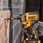 parafusadeira-de-impacto-1-4pol-dewalt-dcf887b-b3-sem-bateria-e-carregador-04