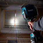 lanterna-led-makita-dml812-a-bateria-18v-sem-bateria-e-carregador_04