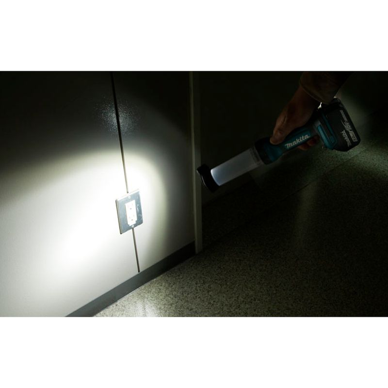 lanterna-led-makita-dml807-a-bateria-18v-sem-bateria-e-carregador_03