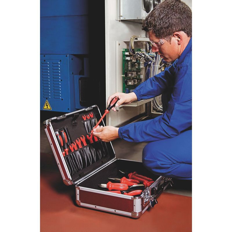 chave-de-fenda-tramontina-pro-44315023-3-16x6-isolada-iec_01