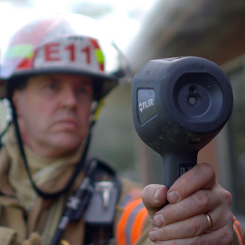 camera-termografica-compacta-para-incendio-3pol-flir-k2_04