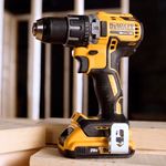 parafusadeira-furadeira-1-2pol-dewalt-dcd791b-a-bateria-20v-sem-bateria-e-sem-carregador_04