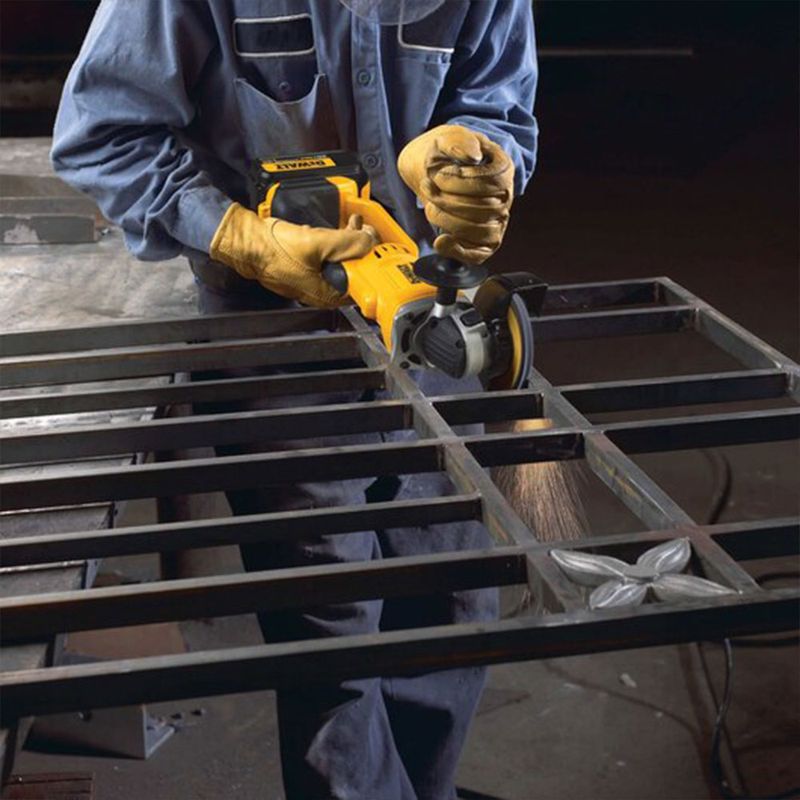 esmerilhadeira-angular-4-1-2pol-dewalt-20v-dcg412b-b2-sem-bateria-e-sem-carregador_04