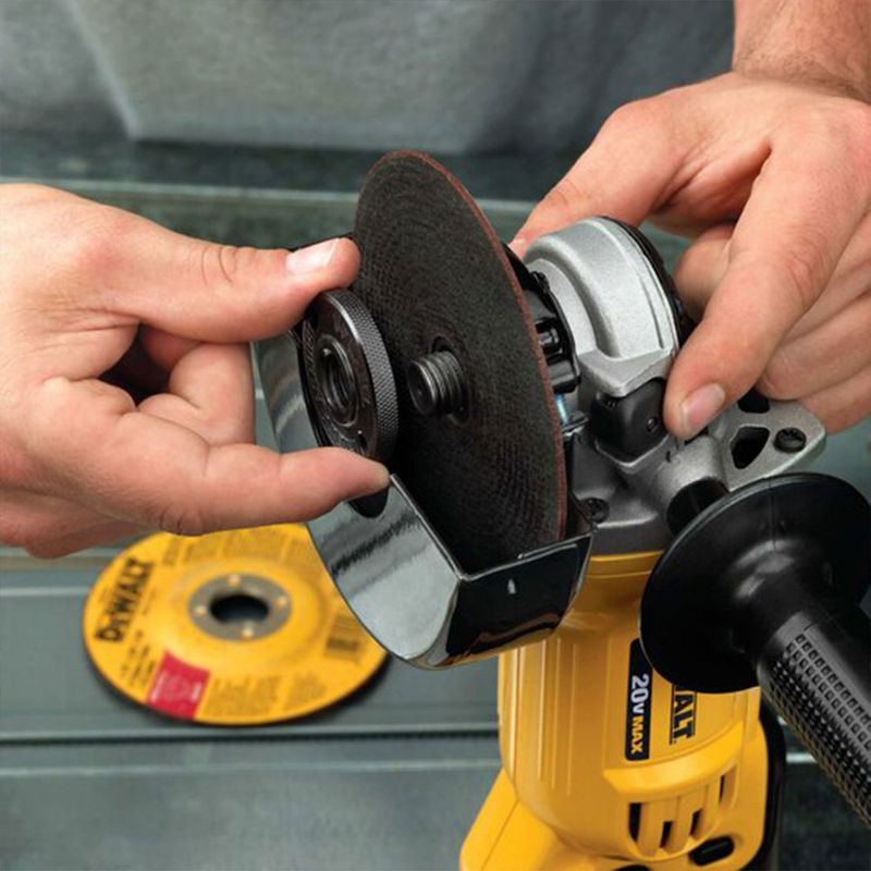 esmerilhadeira-angular-4-1-2pol-dewalt-20v-dcg412b-b2-sem-bateria-e-sem-carregador_06