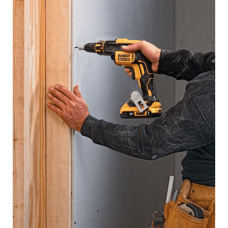 parafusadeira-drywall-brushless-20v-dewalt-com-2-baterias-carregador-e-bolsa_03