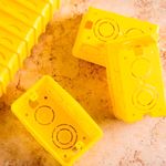 caixa-embutir-retangular-tramontina-amarelo_03