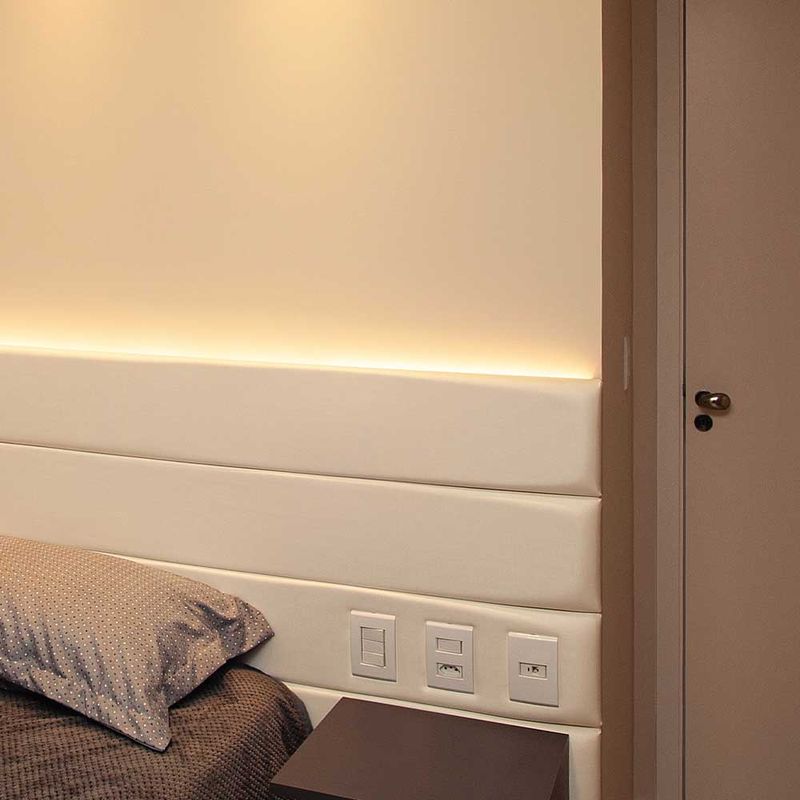 conjunto-montado-4x2-2-interruptor-simples-10a-e-tomada-2p-t-10a-250v-liz-tramontina-branco_05