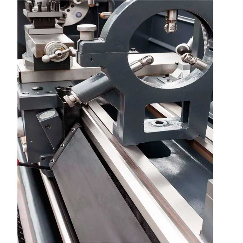torno-mecanico-1000x400-gringer-gtl-20010-passagem-52mm-com-acessorios_03