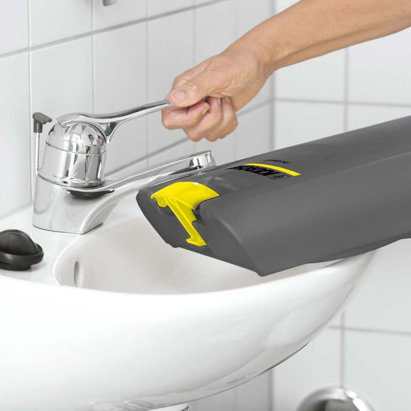 lavadora-e-secadora-de-pisos-karcher-br-30-4-c_06