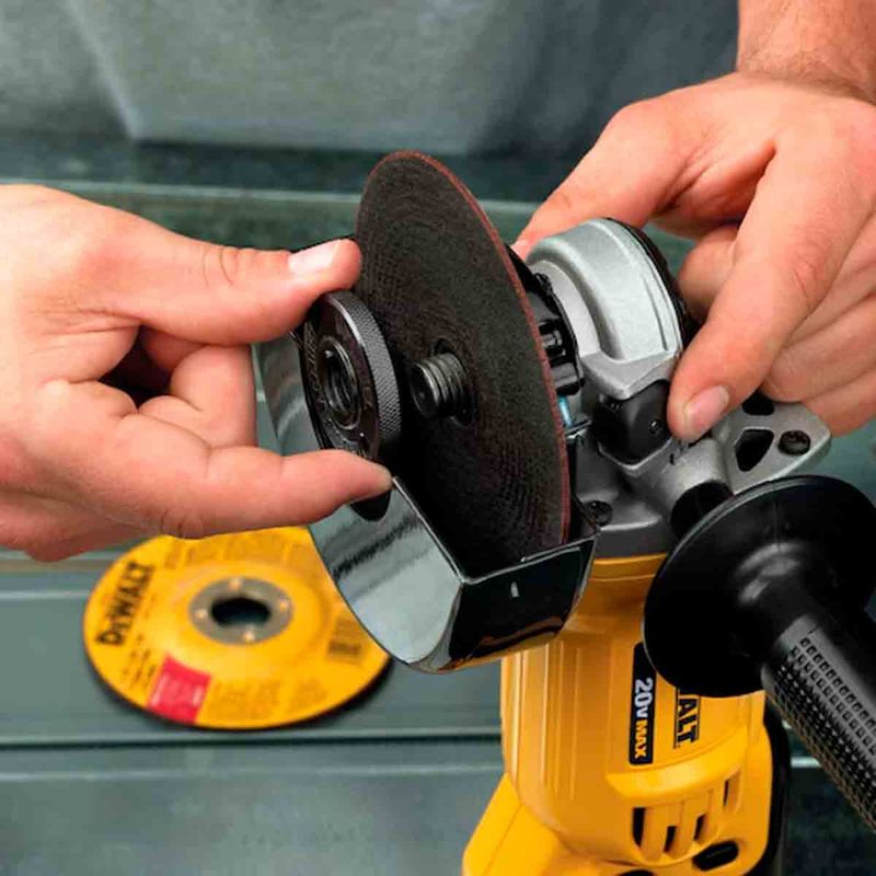 kit-esmerilhadeira-4-1-2-5-20v-dcg412m2-220v-com-2-baterias-4-0ah-carregador-e-bolsa-dewalt_06.jpg