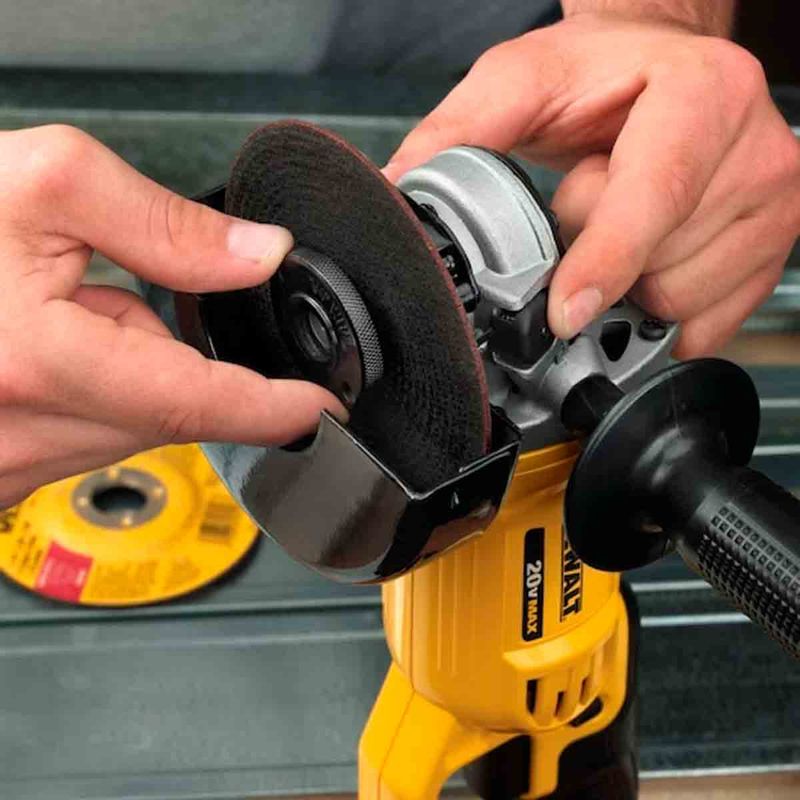 kit-esmerilhadeira-4-1-2-5-20v-dcg412m2-220v-com-2-baterias-4-0ah-carregador-e-bolsa-dewalt_07.jpg