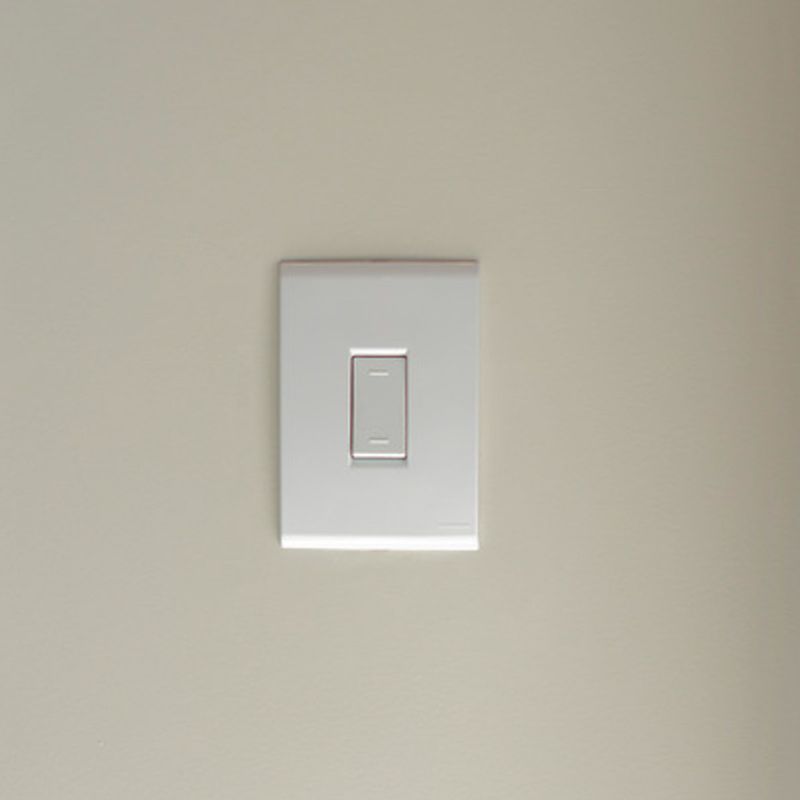 modulo-interruptor-liz-giz-lizflex-tramontina-branco-bipolar-paralelo-10a-250v-02.jpg