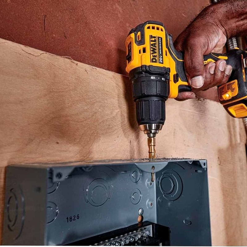 kit-parafusadeira-furadeira-1-2-impacto-20-com-carregador-2-baterias-de-2-0ah-e-bolsa-dewalt_05